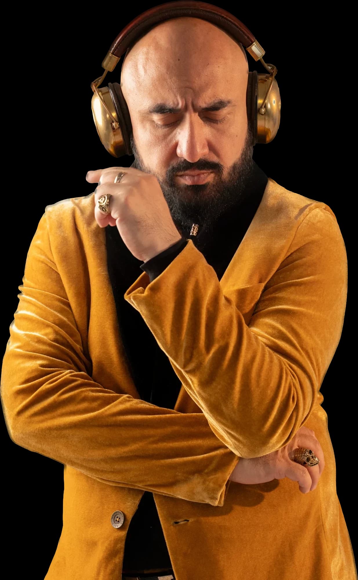 Andrés Franco con audífonos